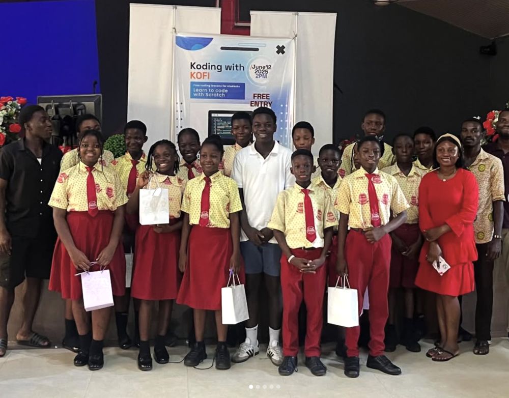 Group photo with students from the Koding with Kofi program in Ghana